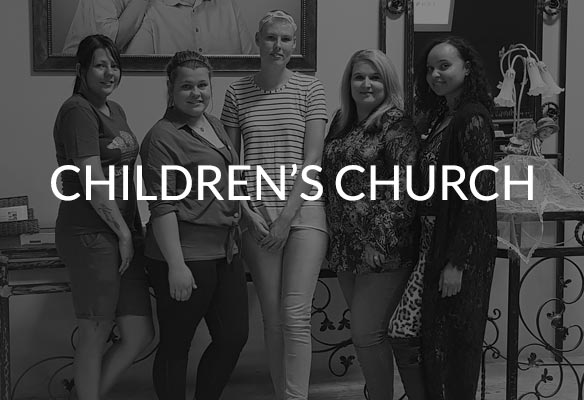 Volunteers-childrens-church-BW